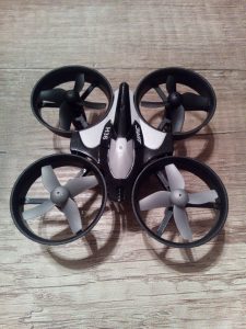Odolný mini dron JJRC H36 z Aliexpress 1