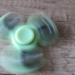 Fidget-spinner-Celý-svítící-ve-tmě-fosforový-2-Aliexpress-300×169